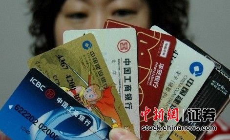 上市银行上半年日赚34亿 中信员工月薪超交行9倍