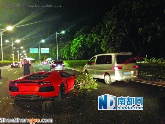 兰博基尼撞奔驰 看谁更硬?