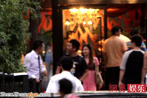 揭秘胡海泉妻子：04年首曝光 跳舞出身
