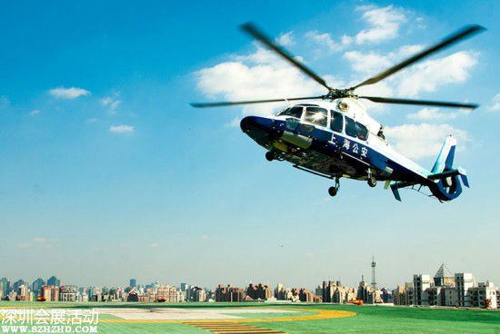 上海警航直升机队将伤员转送至瑞金医院。