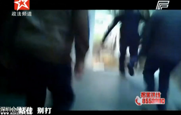 湖南男子举报妻子与官员开房109次 当街亲热