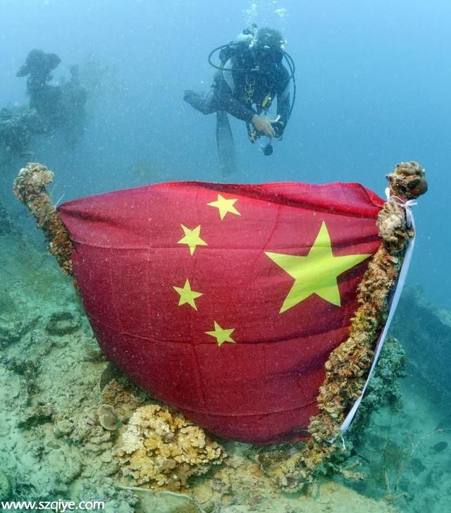 组图：被美军击沉日本舰船插中国国旗