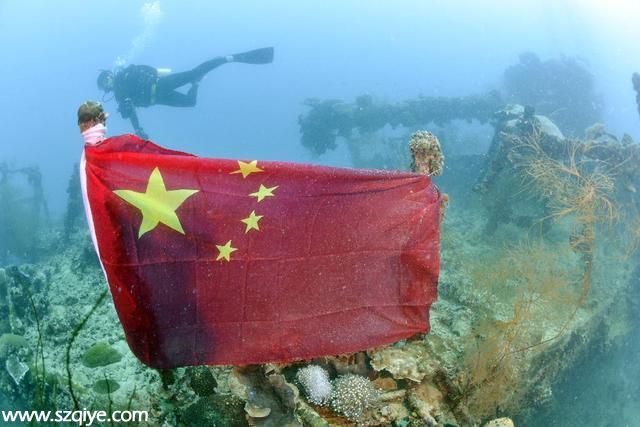 组图：被美军击沉日本舰船插中国国旗