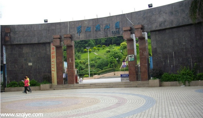 <a href=http://www.sz1980.com/shenzhen/ _fcksavedurl=http://www.sz1980.com/shenzhen/ target=_blank class=infotextkey><a href=http://www.szxxg.com/shenzhen/ target=_blank class=infotextkey>深圳</a></a>罗租岭公园广场遭圈占 跳广场舞须先交1块钱