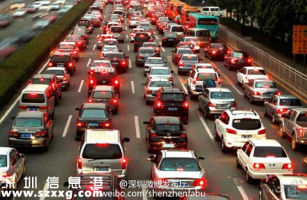 国庆返程高峰今日下午来到 广东省内21高速路段已拥堵