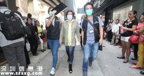珠宝店女负责人被海关拘捕。图自香港《明报》网站