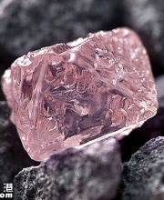 1.8亿拍稀世粉钻 粉色砖石是怎么回事？