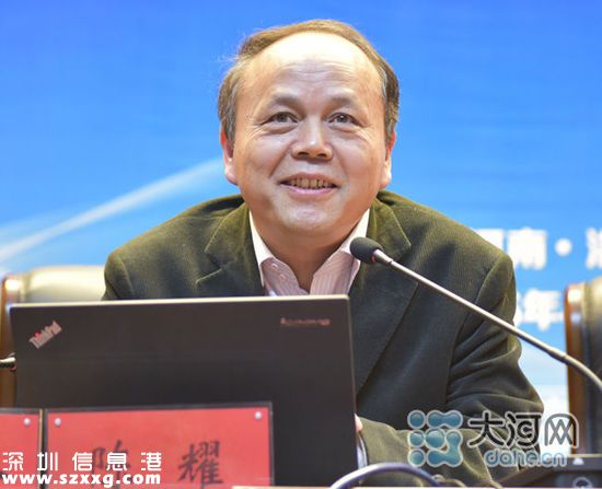 中国区域经济学会副理事长兼秘书长陈耀。