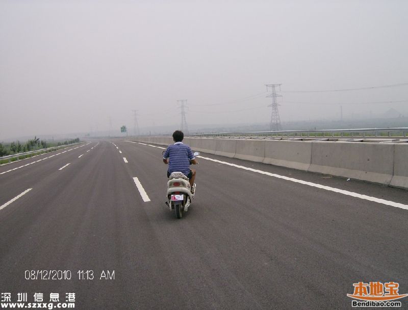 深圳一人骑电动车驶入高速 被撞身亡