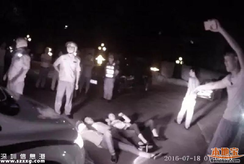 深圳查酒驾现奇葩 朋友被抓4人躺地拦警车(组图)