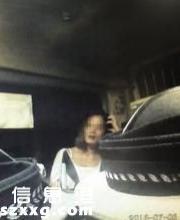 女子撩裙为难交警 想露出隐私部位让民警难看