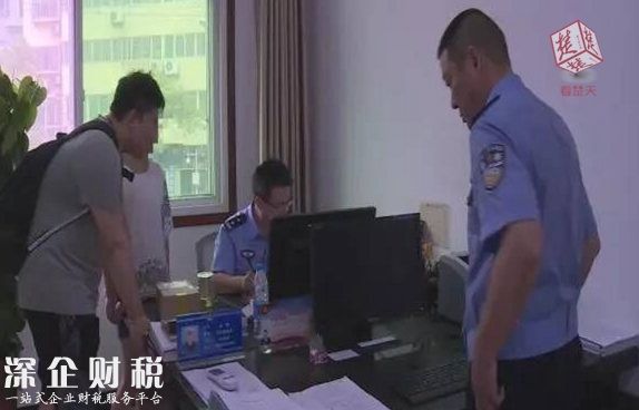 男子嫌前车礼让行人影响行驶 超车后走S步9次别车